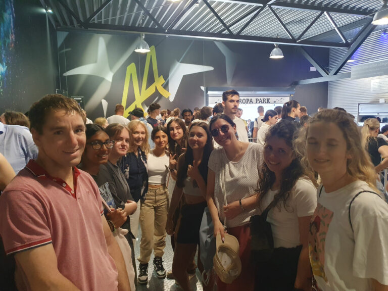 Schülerinnen und Schüler am Fun Day im Europapark